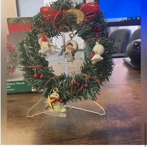Hallmark keepsake ornament little frosty friends memory wreath. Stand. In box - Picture 5 of 5